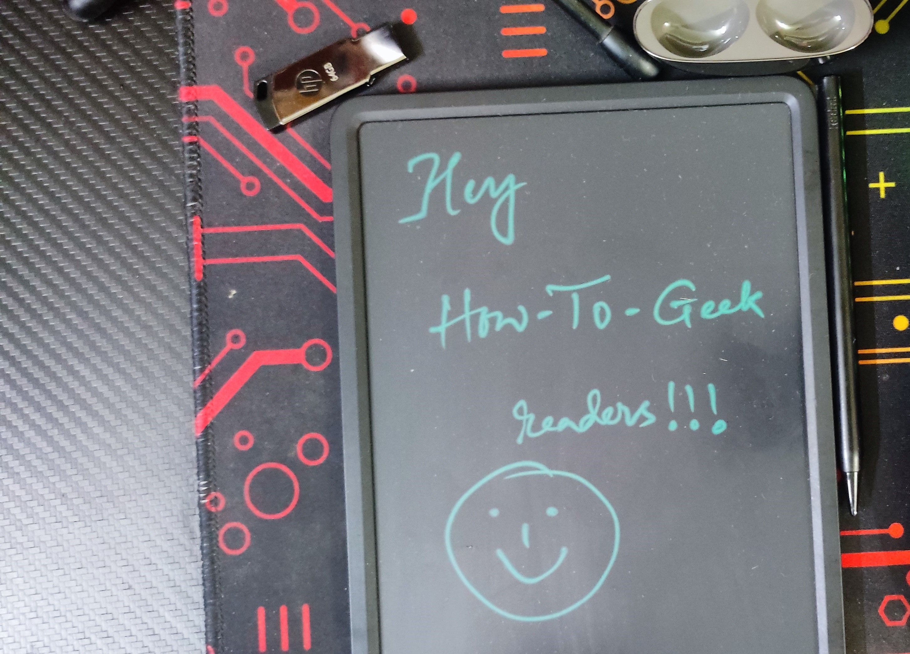 LCD Doodle Pad saying Hi to How To Geek Readers