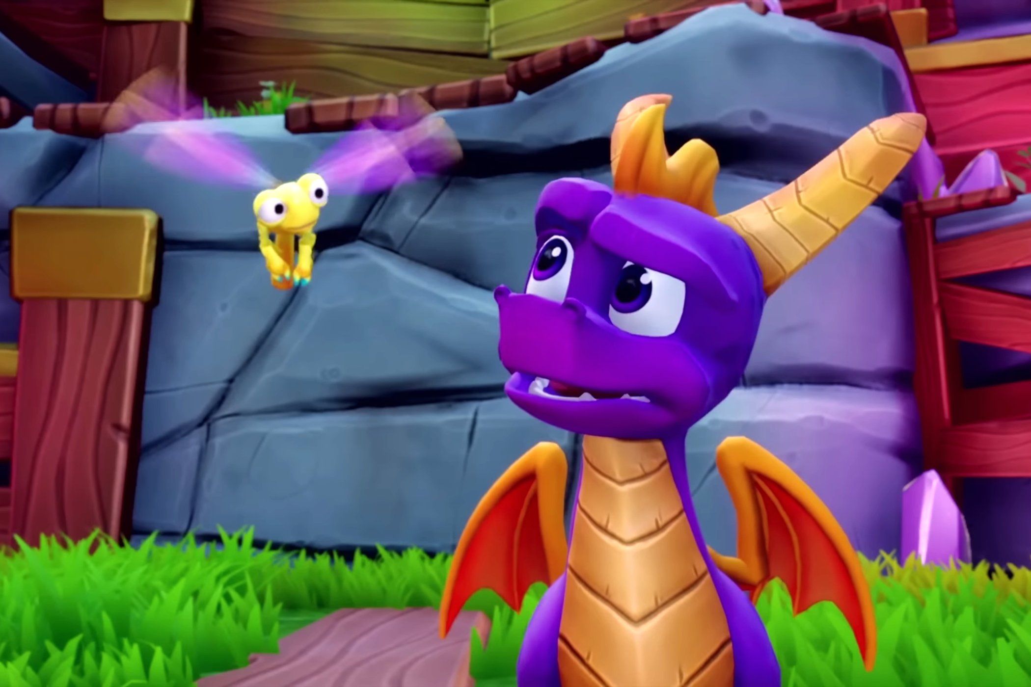 Spyro the dragon looking at Sparks, in the Spyro Reignited Trilogy