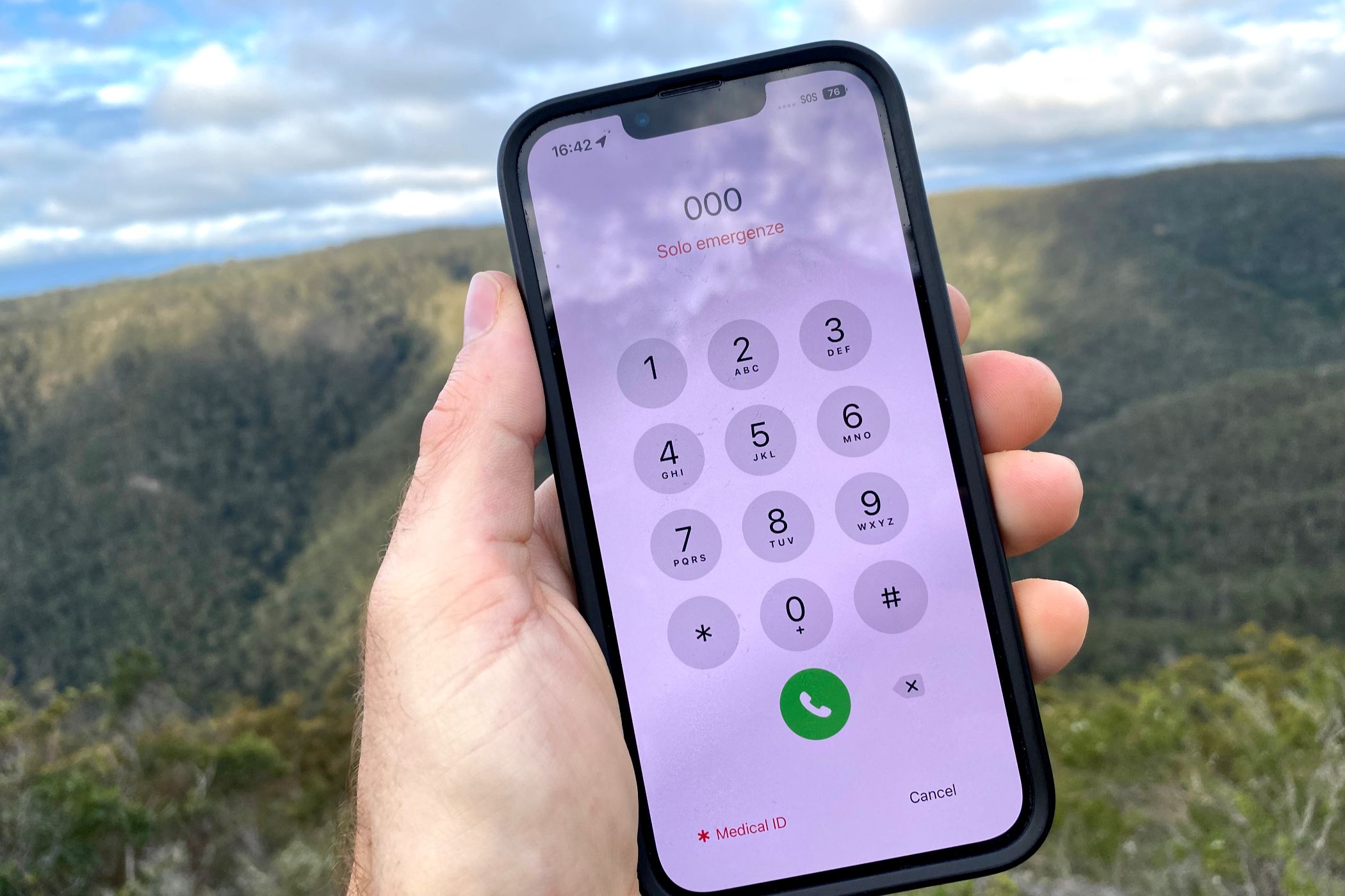 An iPhone with the %22SOS%22 message in remote Queensland, Australia.