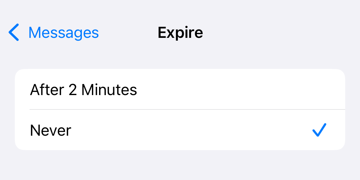 The options on the Expire screen for the Messages app in the Settings app on iPhone.