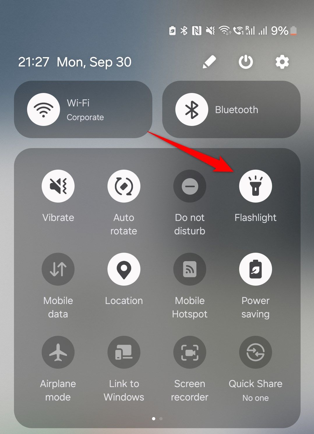 The Quick Settings Menu on a Samsung phone.