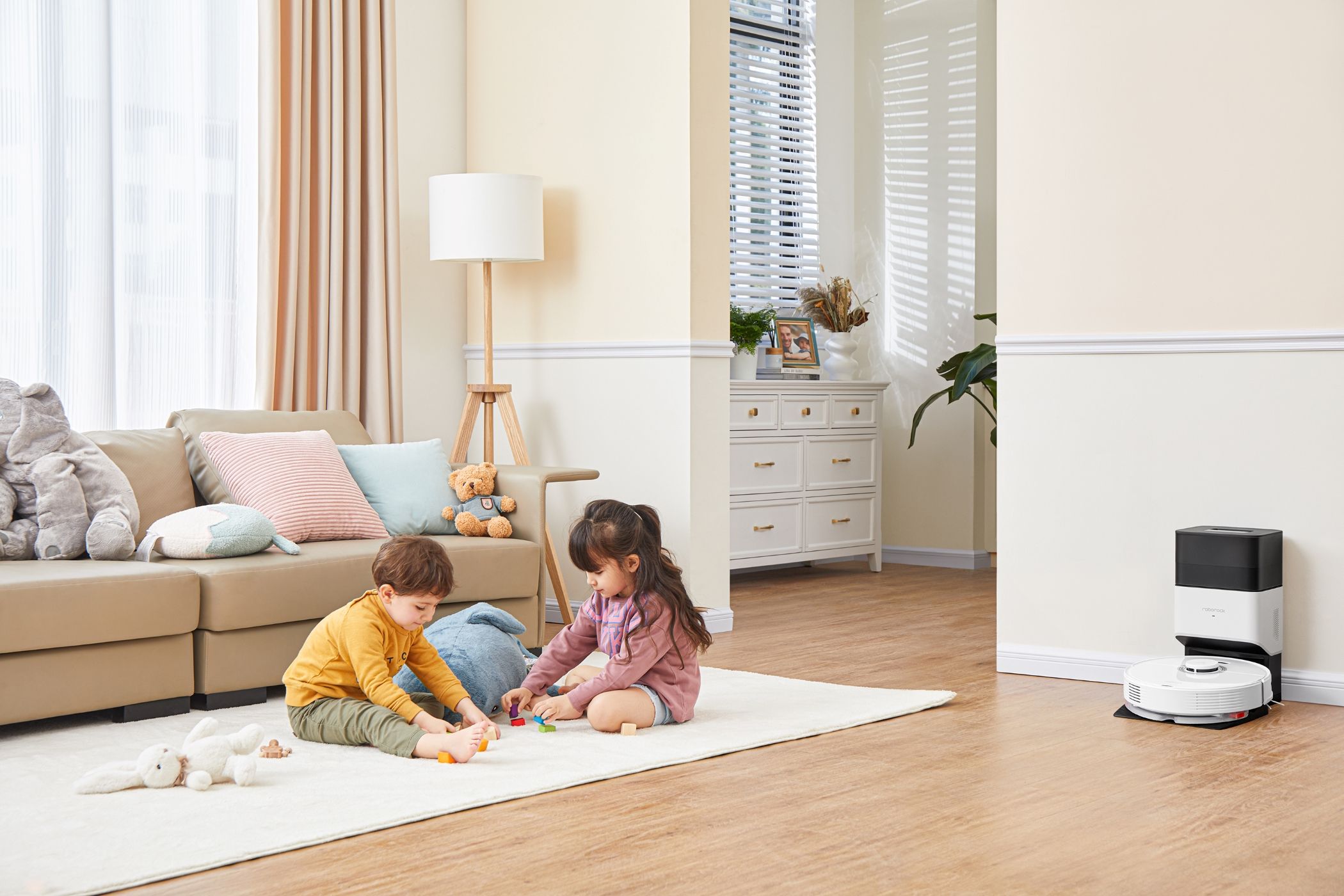 Kids Playing on a Carpet While the Roborock Q7 Max+ Cleans Floors