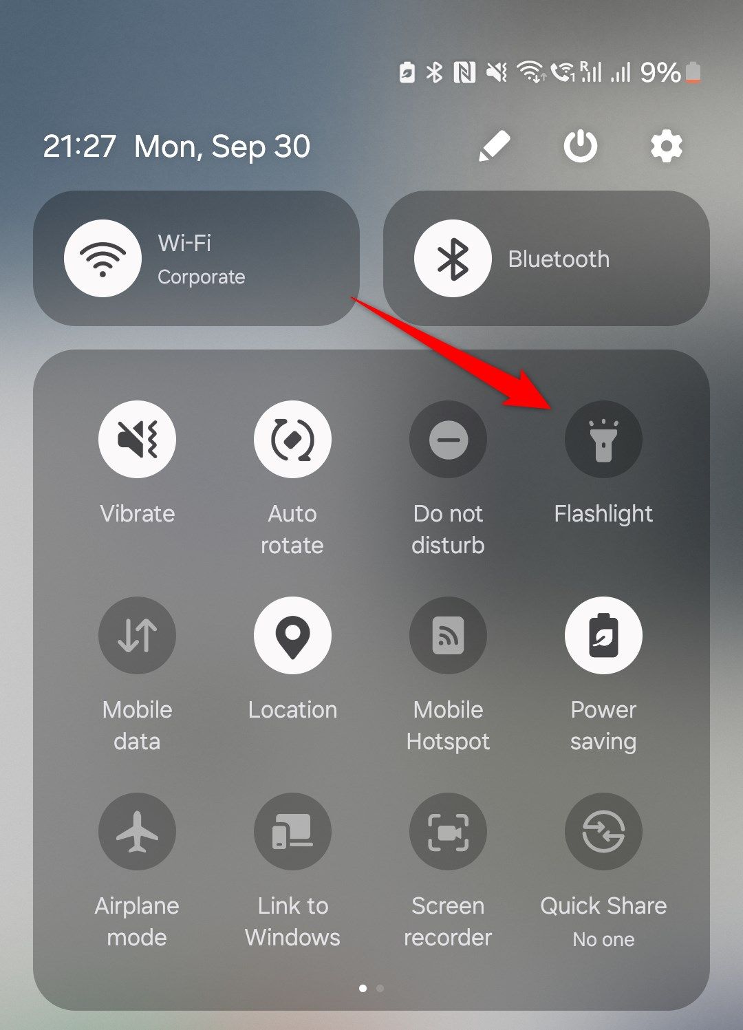 The Quick Settings menu on a Samsung phone.