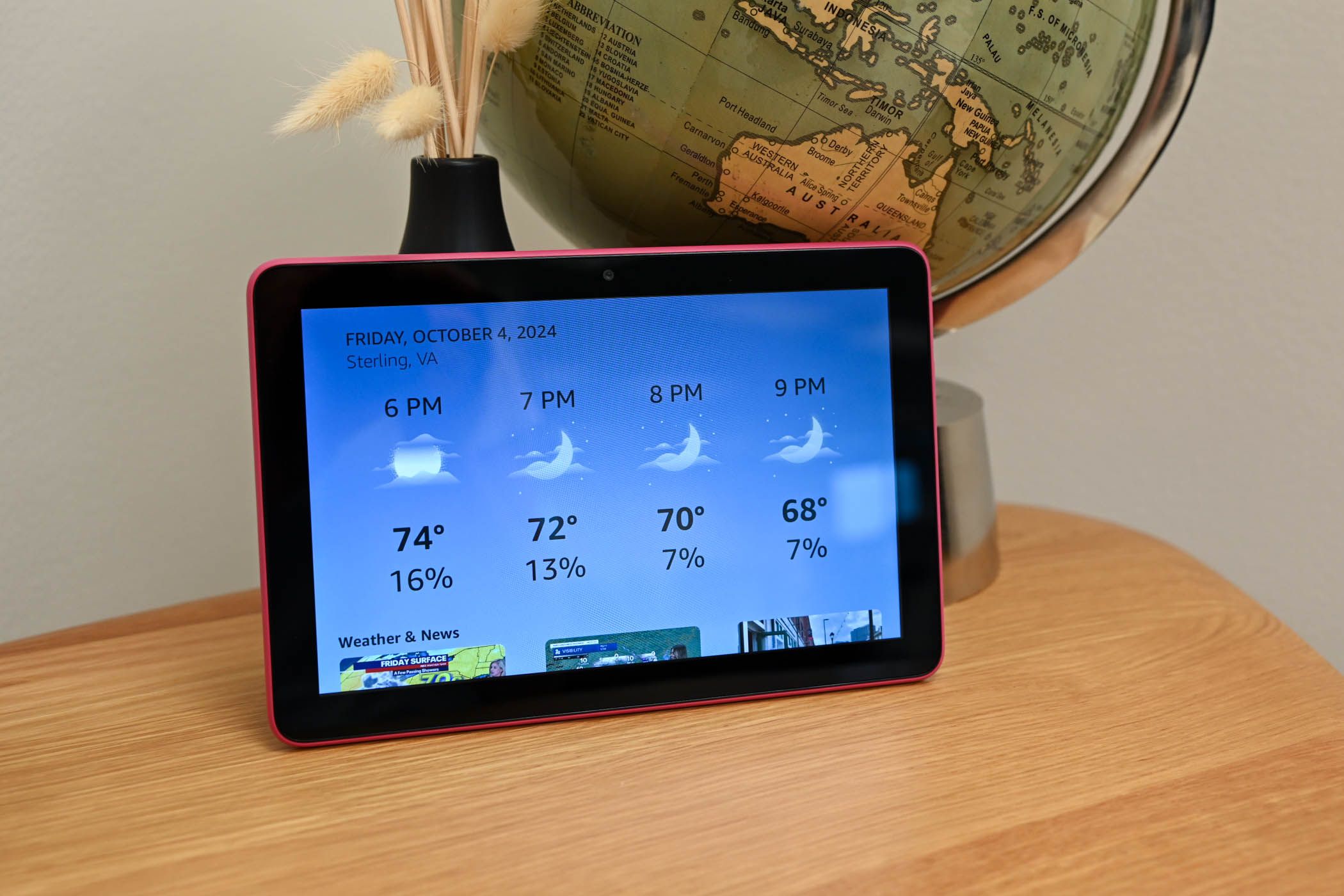 The current and hourly weather shown on the Fire HD 8.