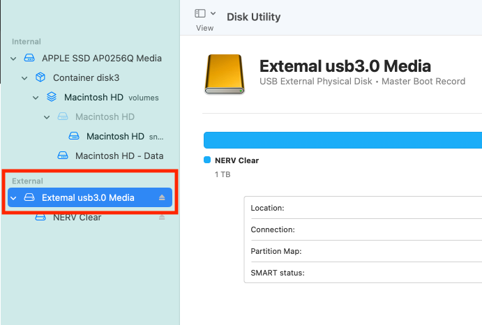 Selecting the physical drive in Disk Utility.