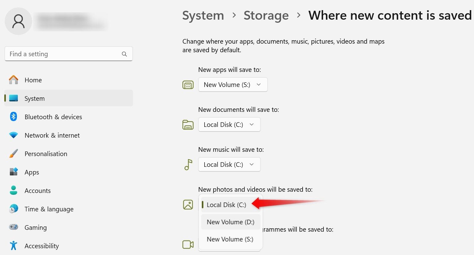 Изменение места, куда будут устанавливаться новые фотографии и видео, в приложении «Настройки Windows».