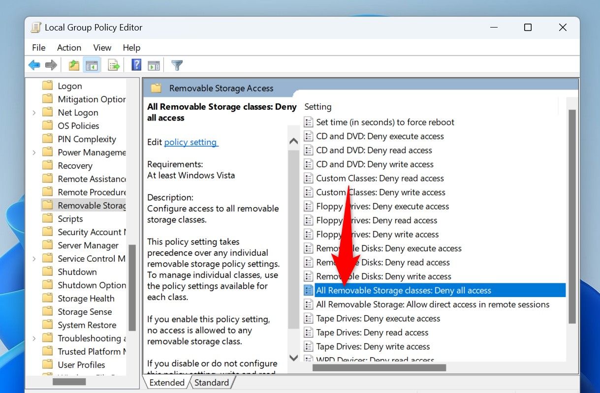 "All Removable Storage Classes: Deny All Access" highlighted in Local Group Policy Editor.