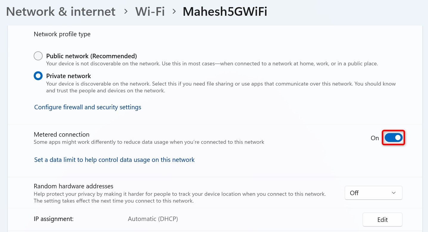 The "Metered Connection" toggle highlighted in Settings.