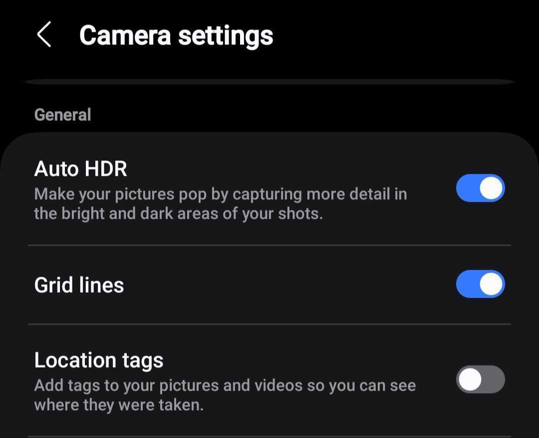 Turning on grid lines in the camera settings on Android.