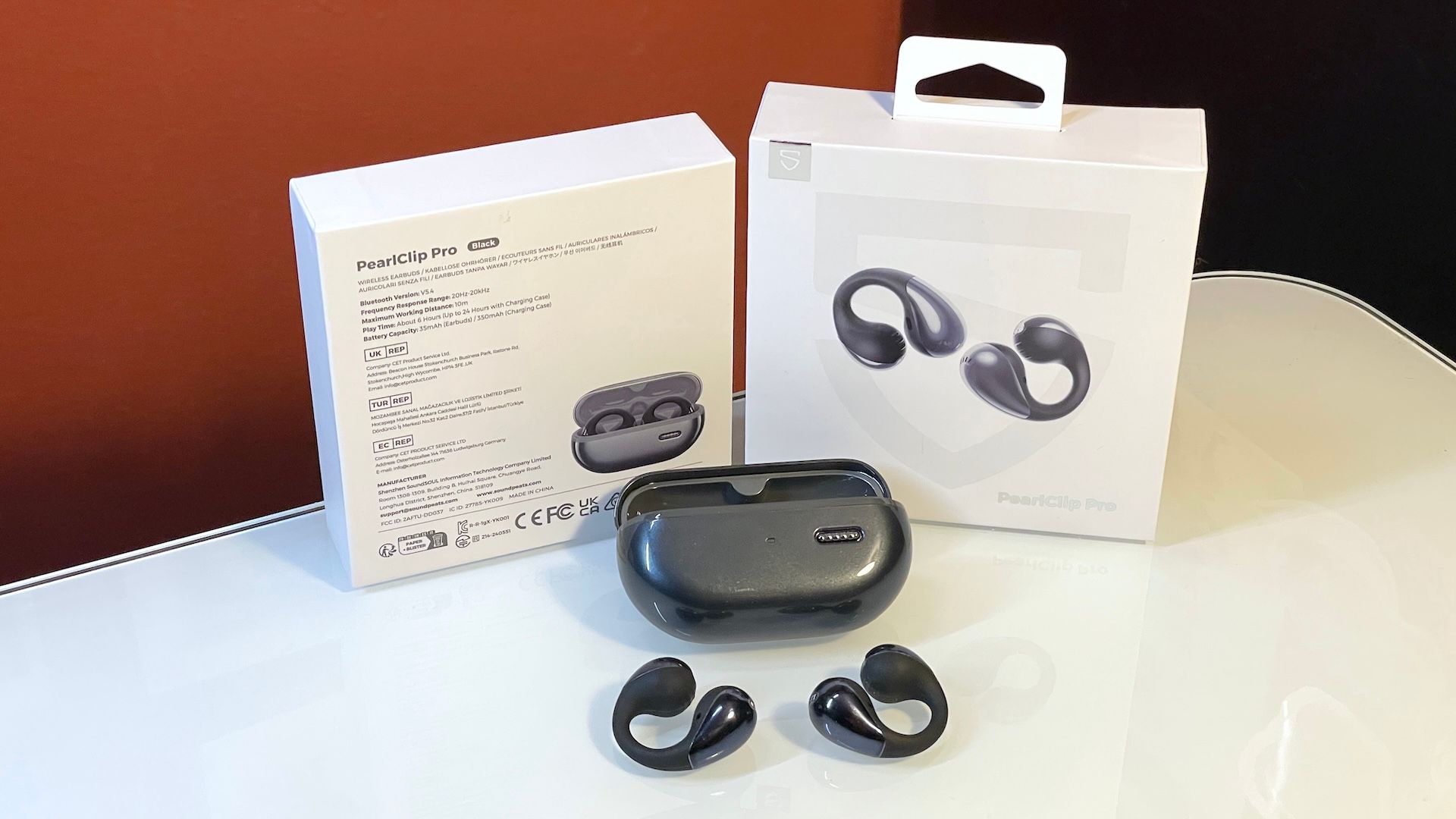 SoundPeats PearlClip Pro earbuds, charging case, and packaging.