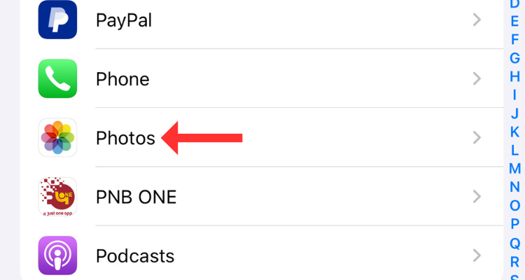 Screenshot of the Apps section in the Settings menu of an iPhone, with an arrow next to the Photos app.
