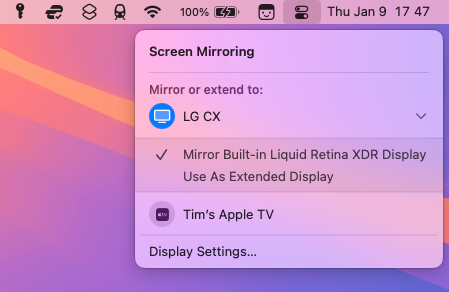 Choosing between mirroring and extending the macOS display.