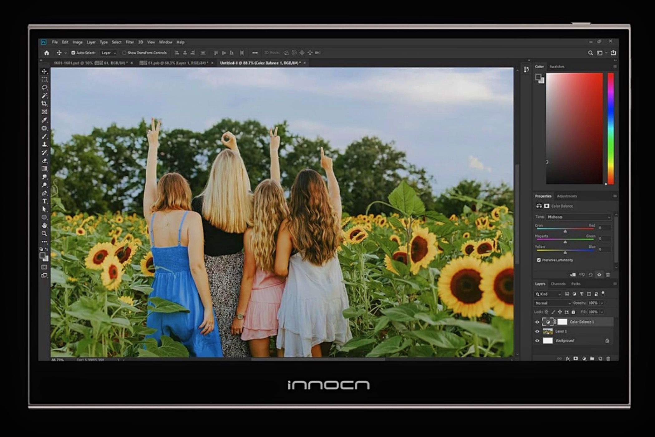 An image of a front-facing InnoCN PU15-Pre portable monitor with the screen displaying girls in a field of sunflowers.