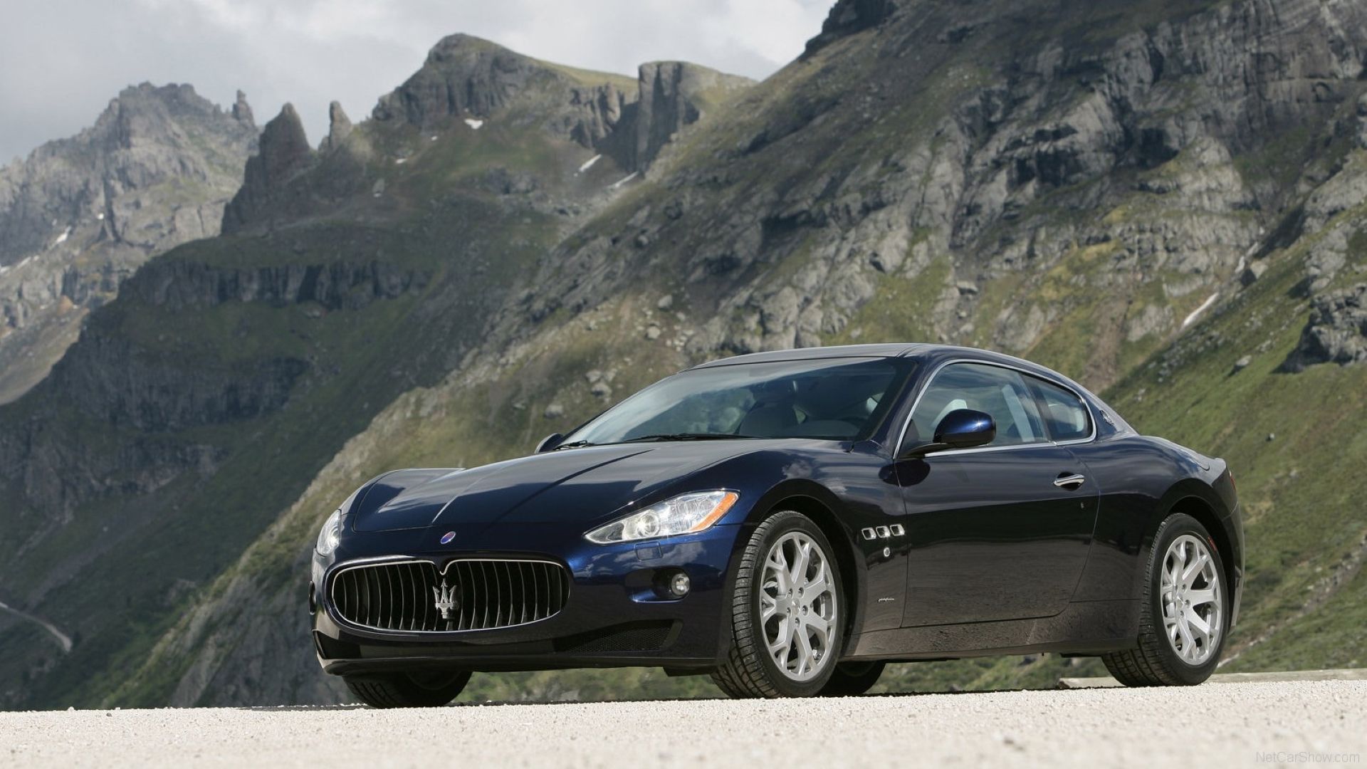 Front 3/4 shot of a 2009 Maserati GranTurismo S