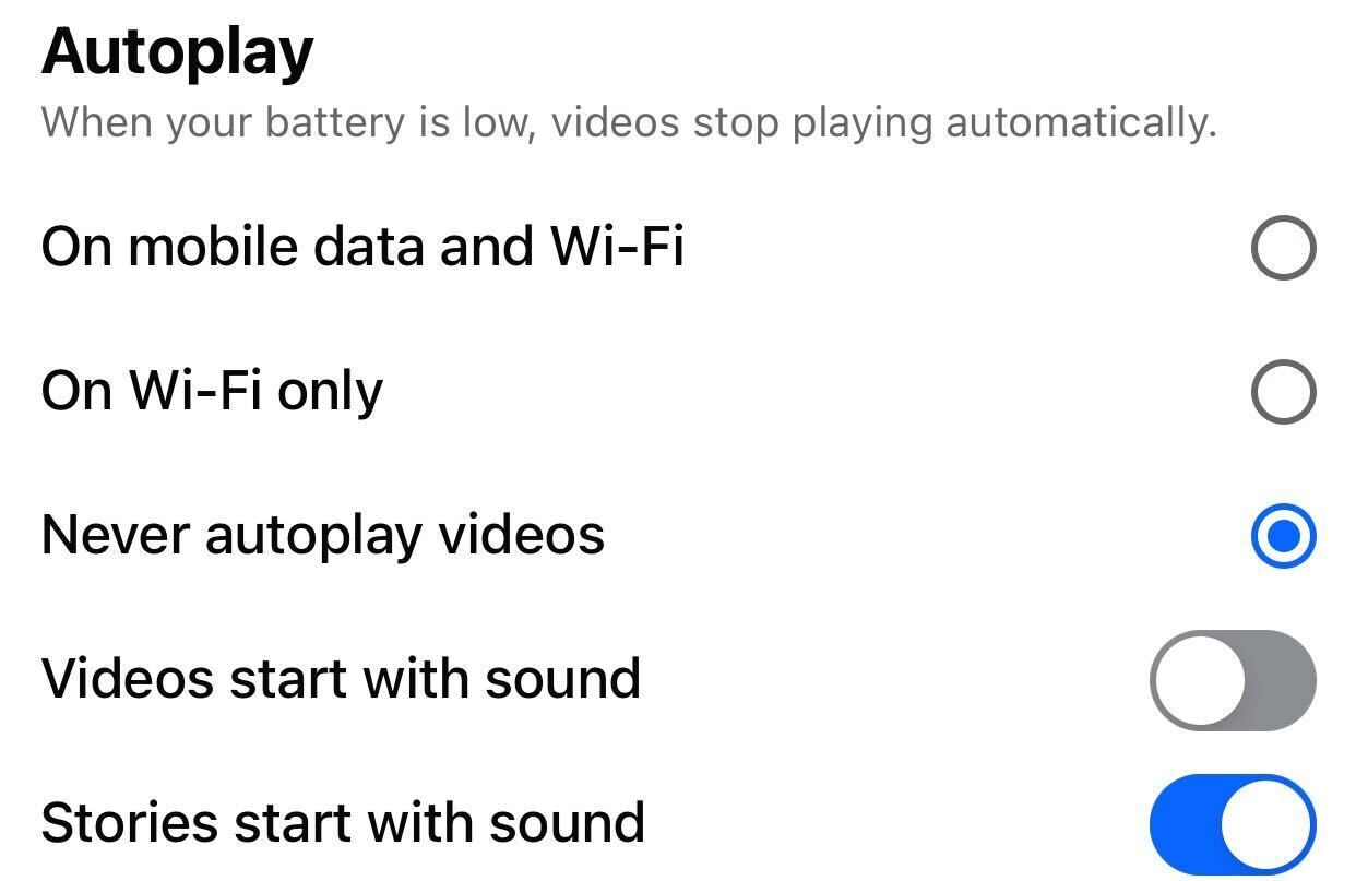 Stopping videos from autoplaying in Facebook settings.