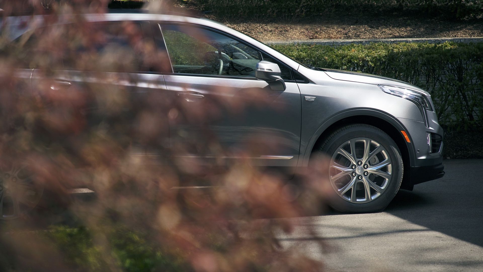 Shot of the front end of a 2020 Cadillac XT5