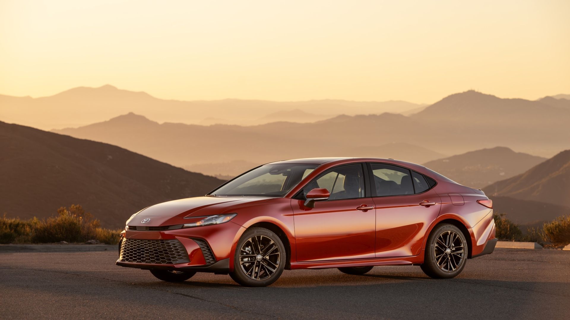 Front 3/4 shot of a 2025 Toyota Camry