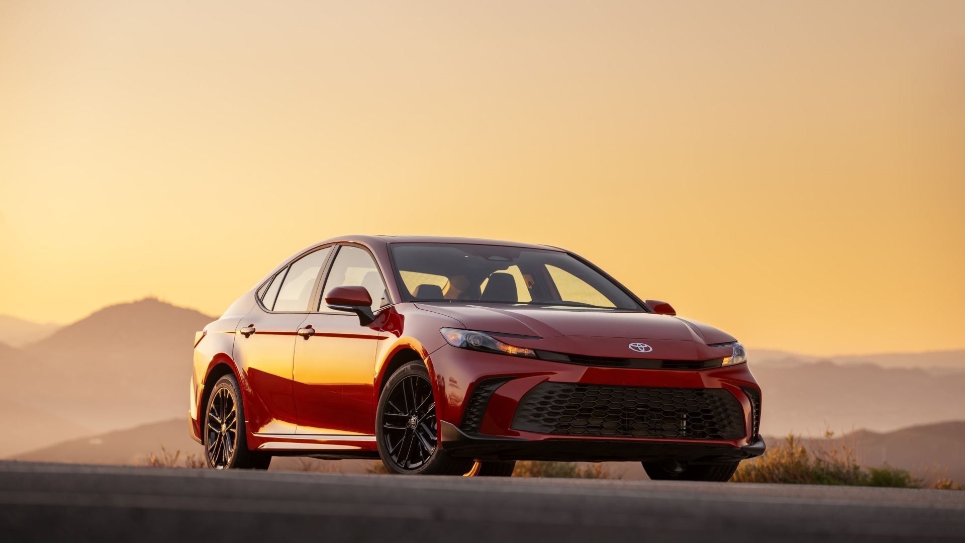 Front 3/4 shot of a 2025 Toyota Camry