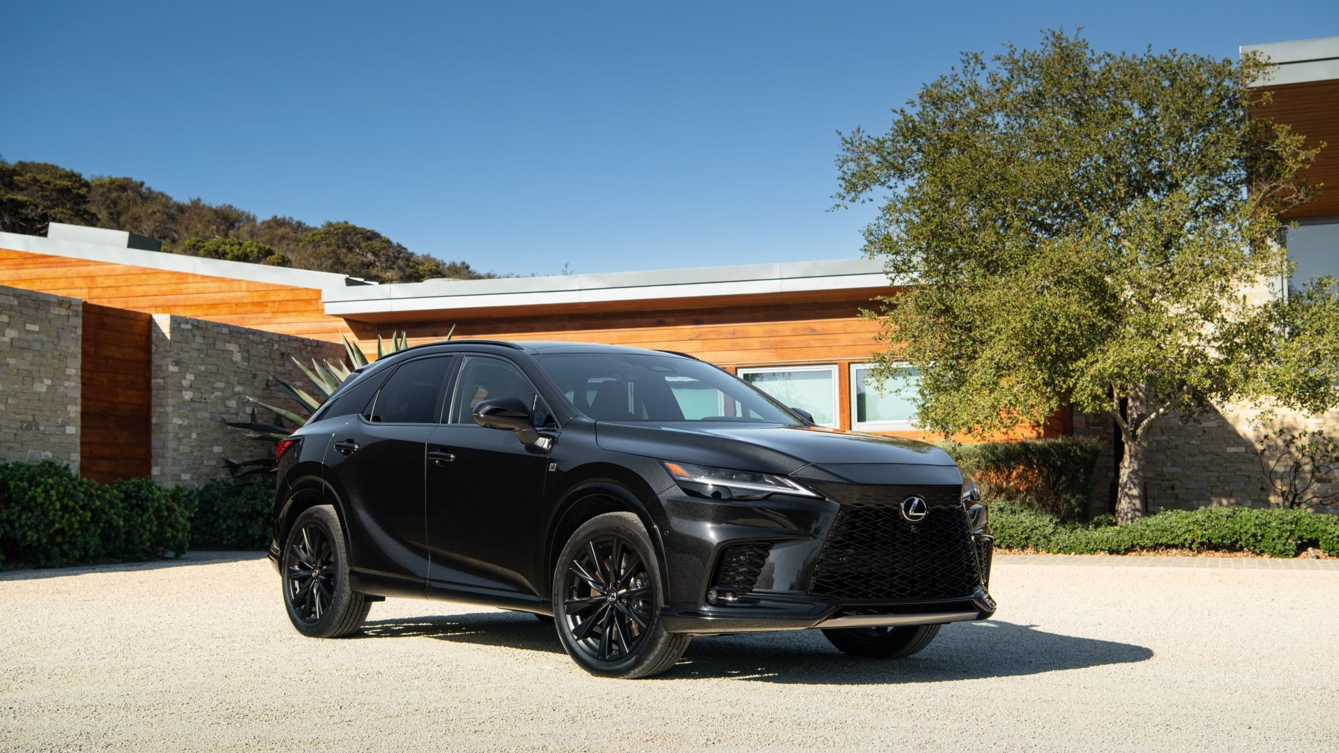 Front 3/4 shot of of 2025 Lexus RX 500h 
