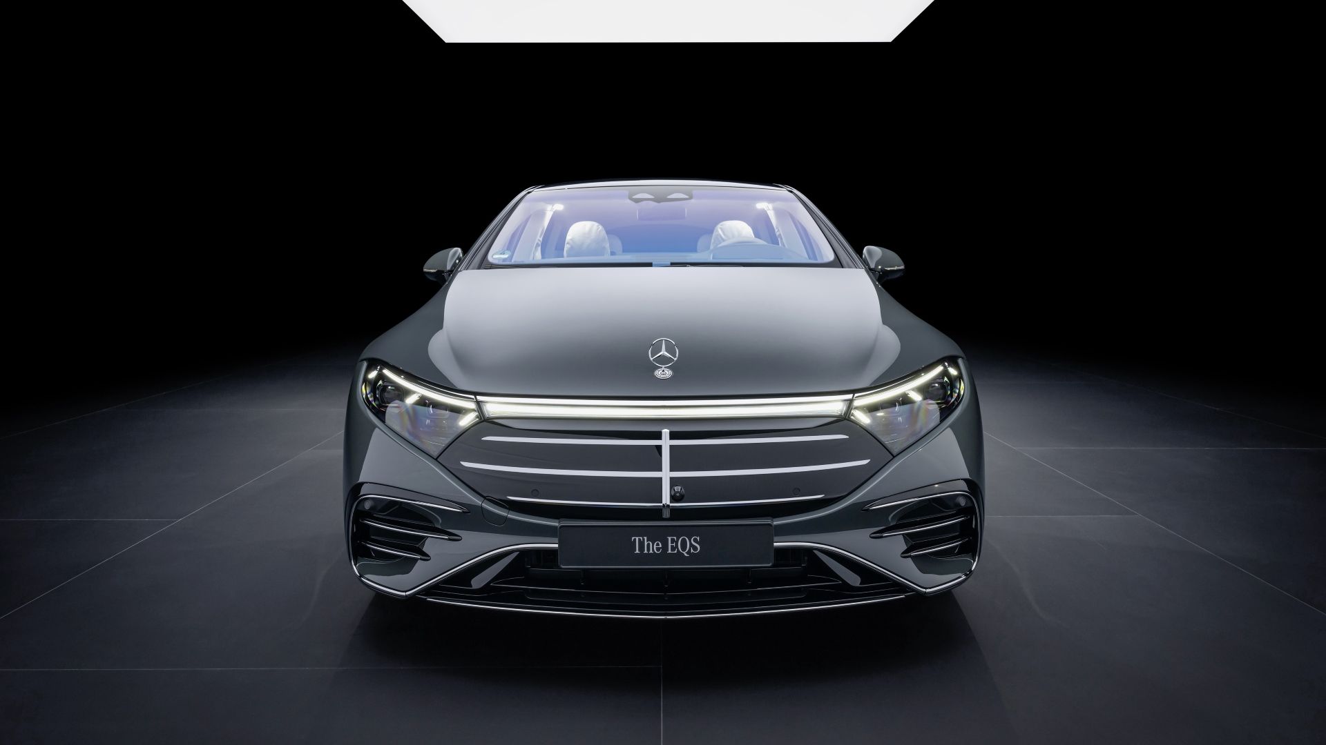 Head-on shot of the 2025 Mercedes-Benz EQS