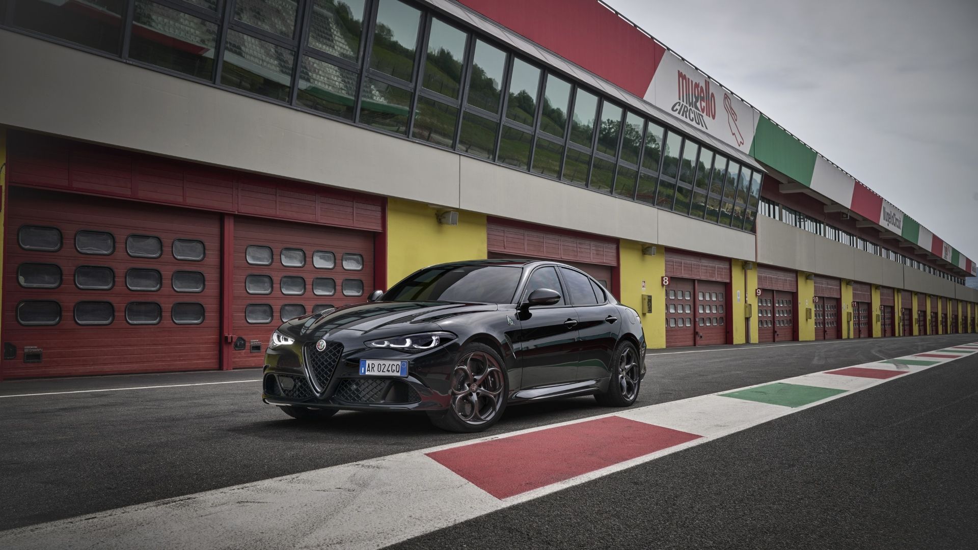 Front 3/4 shot of a 2024 Alfa Romeo Giulia Quadrifoglio 