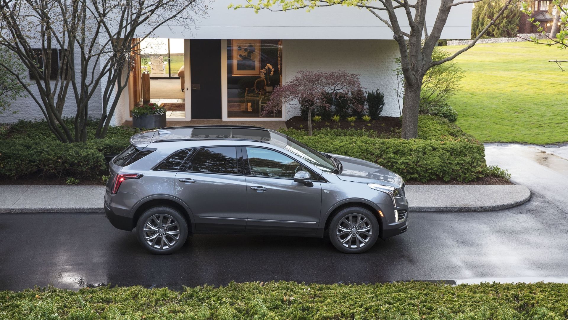 Side shot of a 2020 Cadillac XT5 