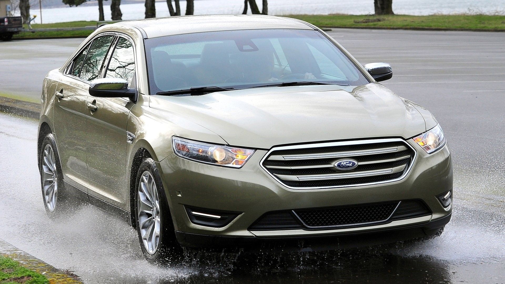 Front 3/4 shot of a 2013 Ford Taurus 