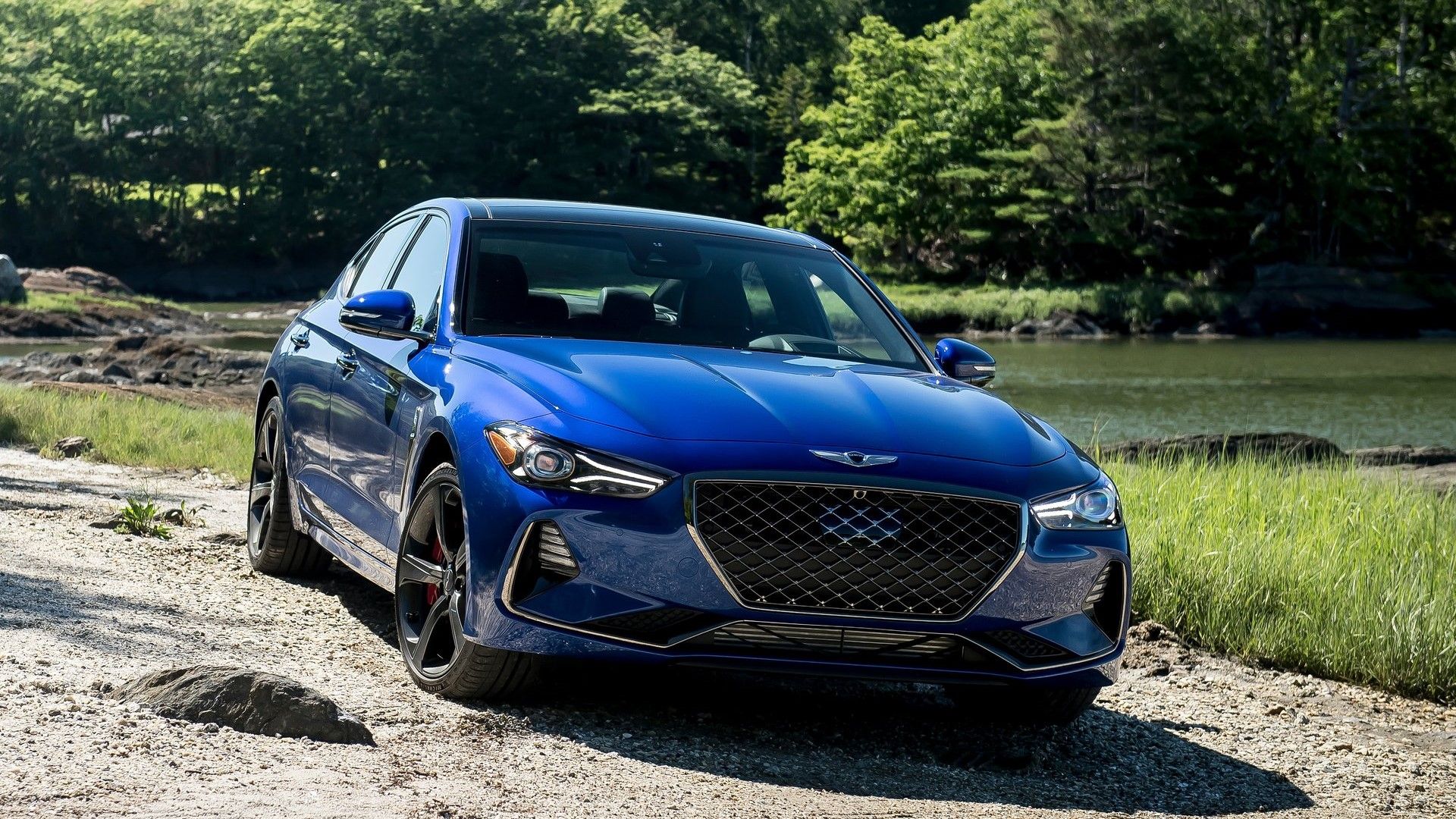 Front 3/4 shot of a 2019 Genesis G90 