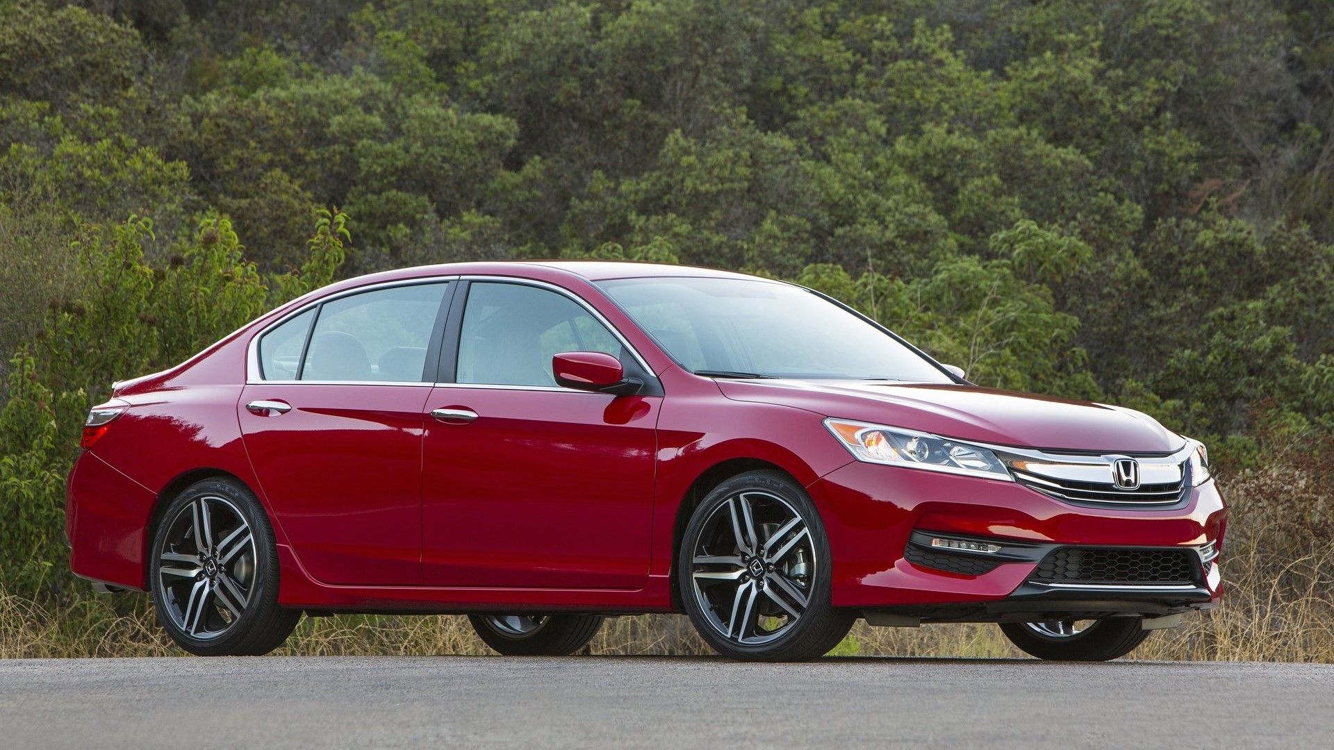 Front 3/4 shot of a 2016 Honda Accord