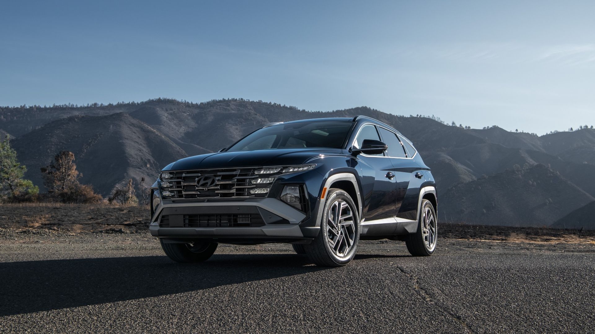 Front 3/4 shot of a 2025 Hyundai Tucson Hybrid