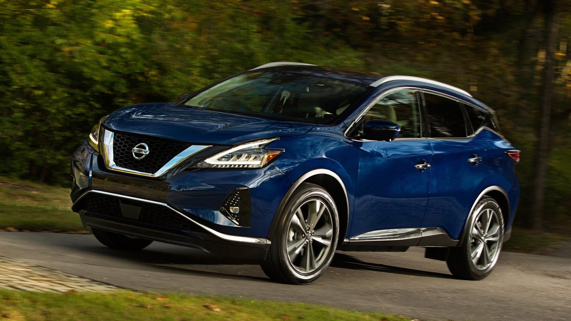 Front 3/4 shot of a 2019 Nissan Murano 