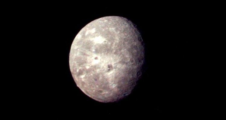  Oberon in the waxing gibbous cycle.