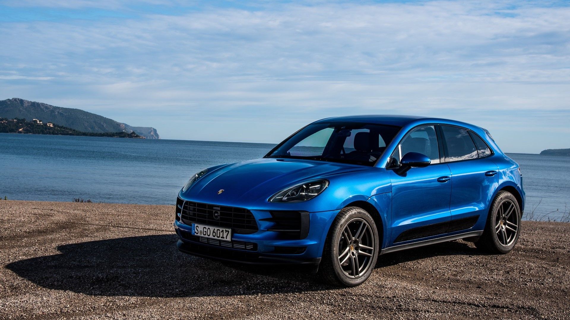 Front 3/4 shot of a 2019 Porsche Macan