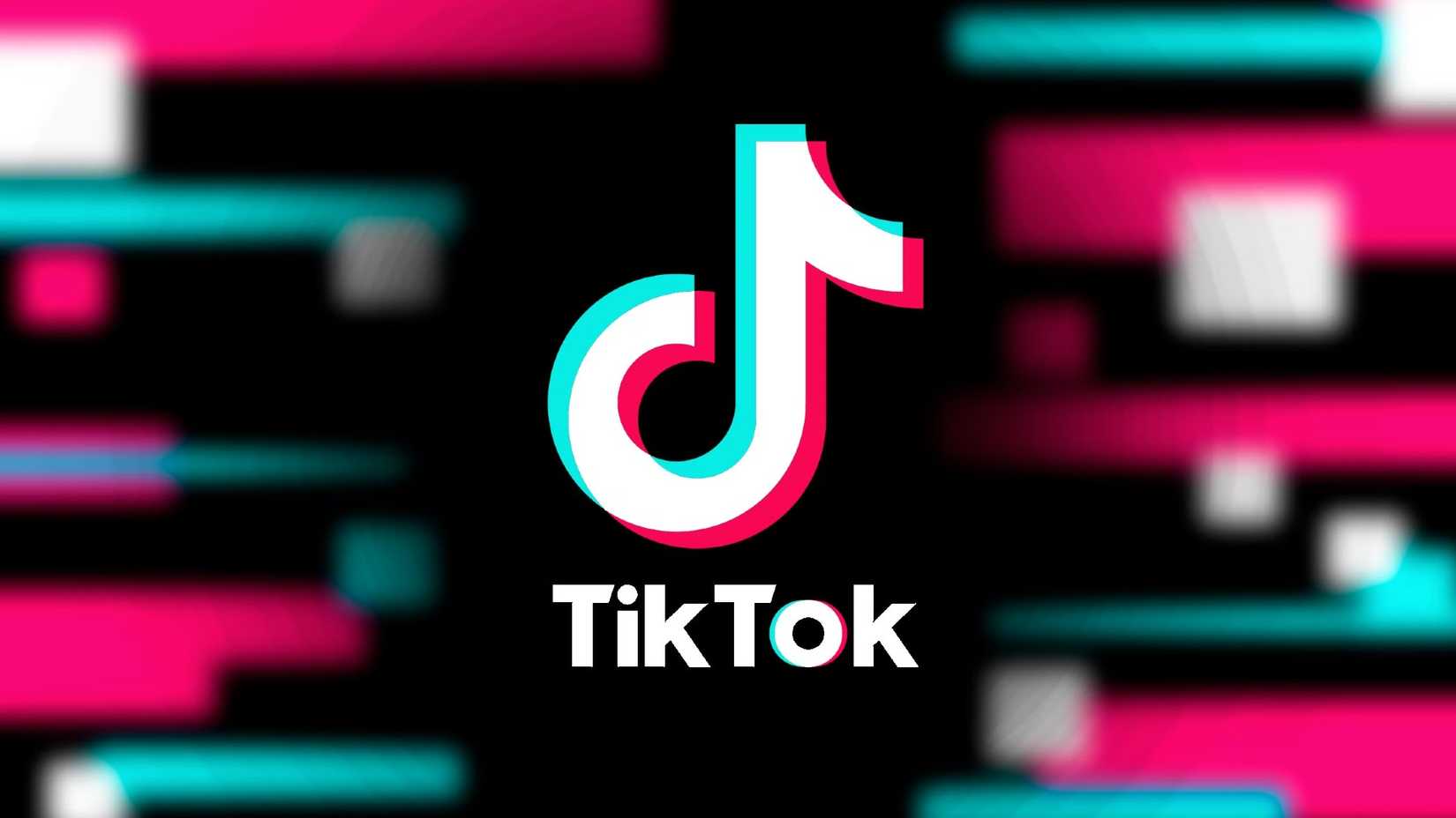 Логотип TikTok на чёрном фоне, размытые синие, белые и фиолетовые цвета.