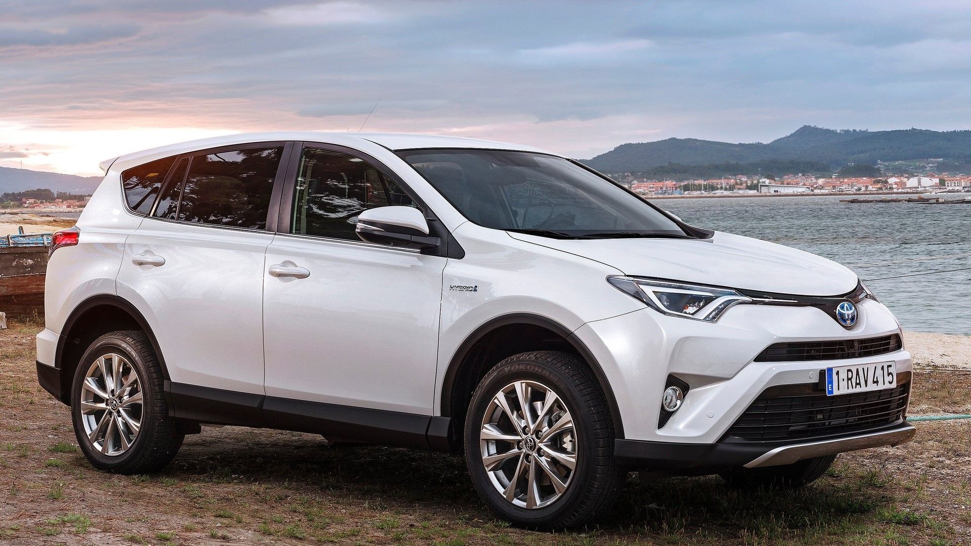 Front 3/4 shot of a 2016 Toyota RAV4