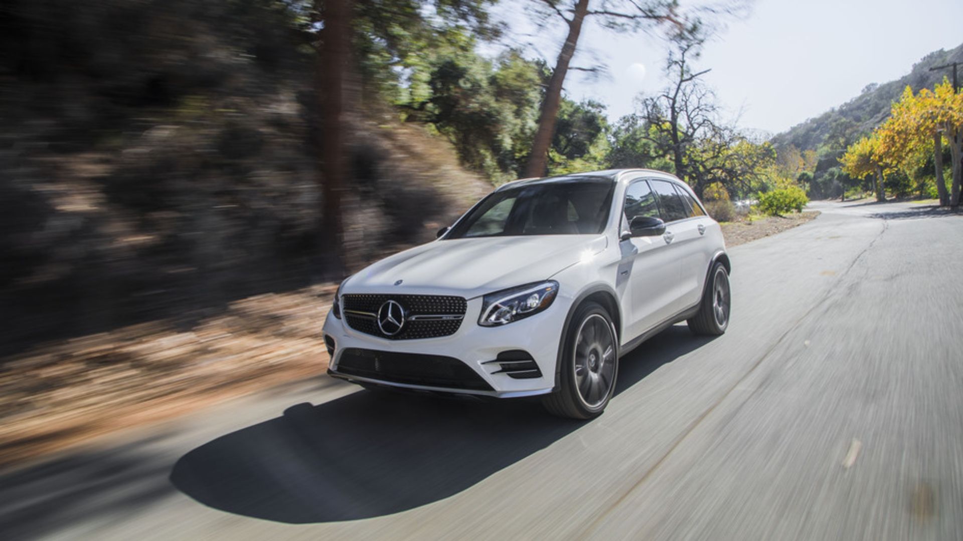 Front quarter view of the 2019 mercedes amg glc 43