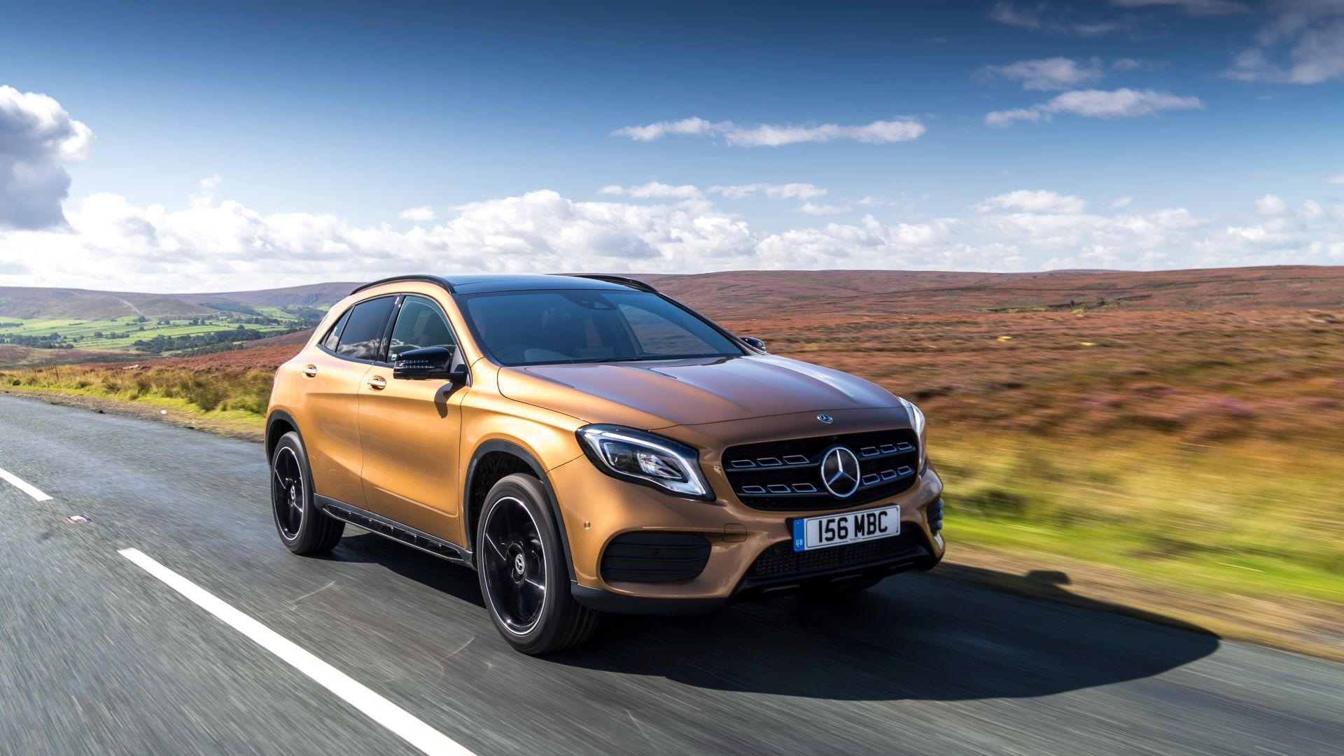 Front quarter view of the 2019 mercedes gla