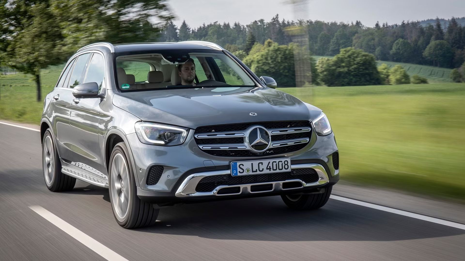 Front quarter view of the 2021 Mercedes-Benz GLC 300