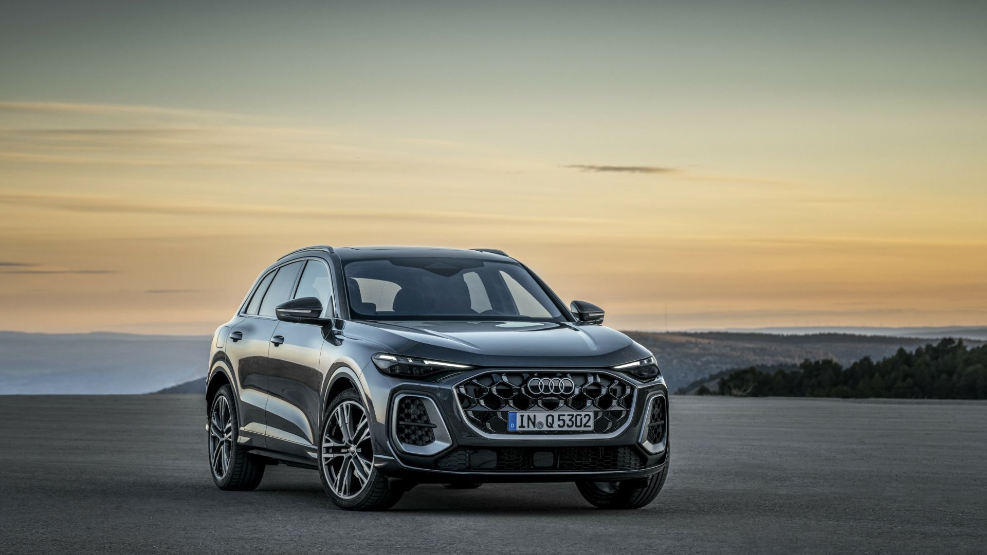 Front quarter view of the 2025 Audi Q5