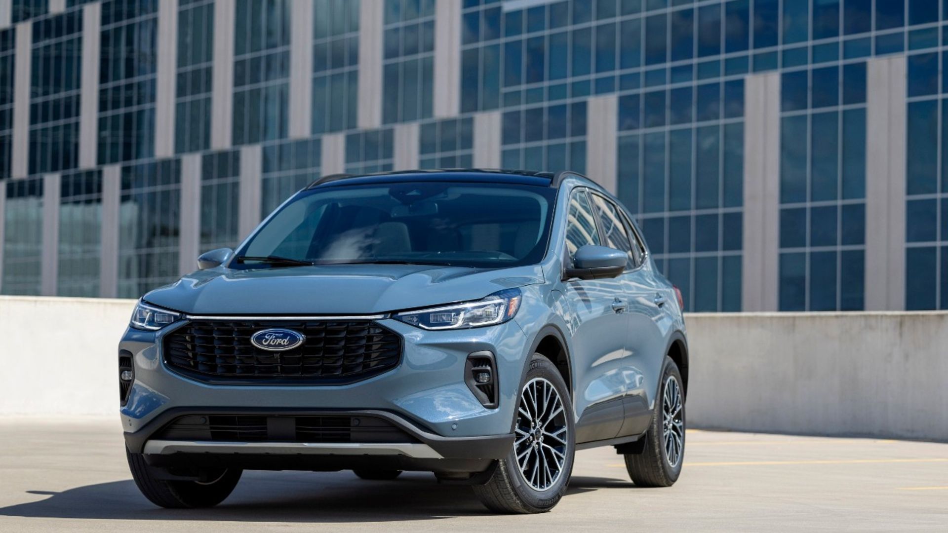 Front quarter view of the 2025 Ford Escape hybrid