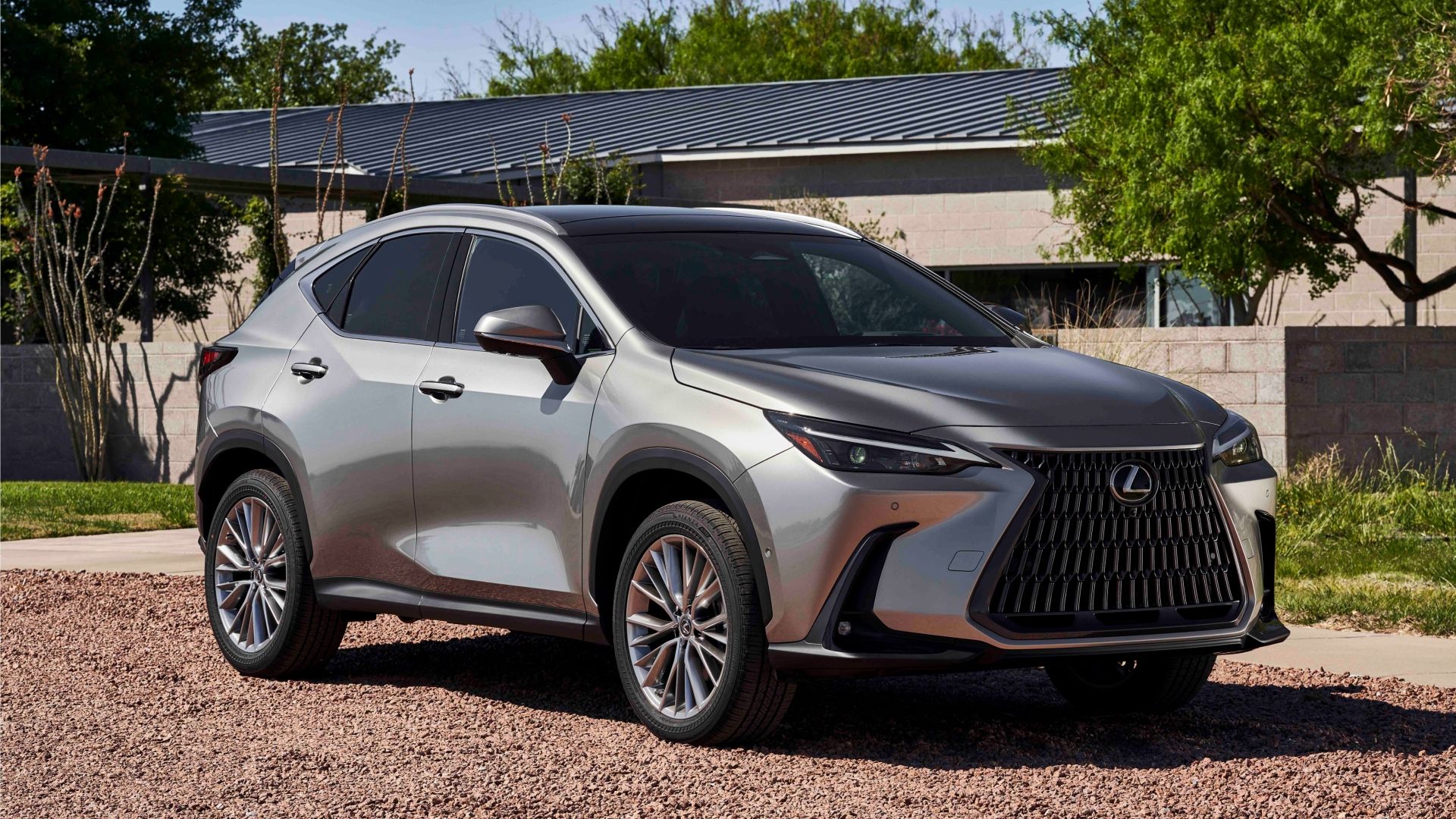 Front quarter view of the 2025 Lexus NX 350h