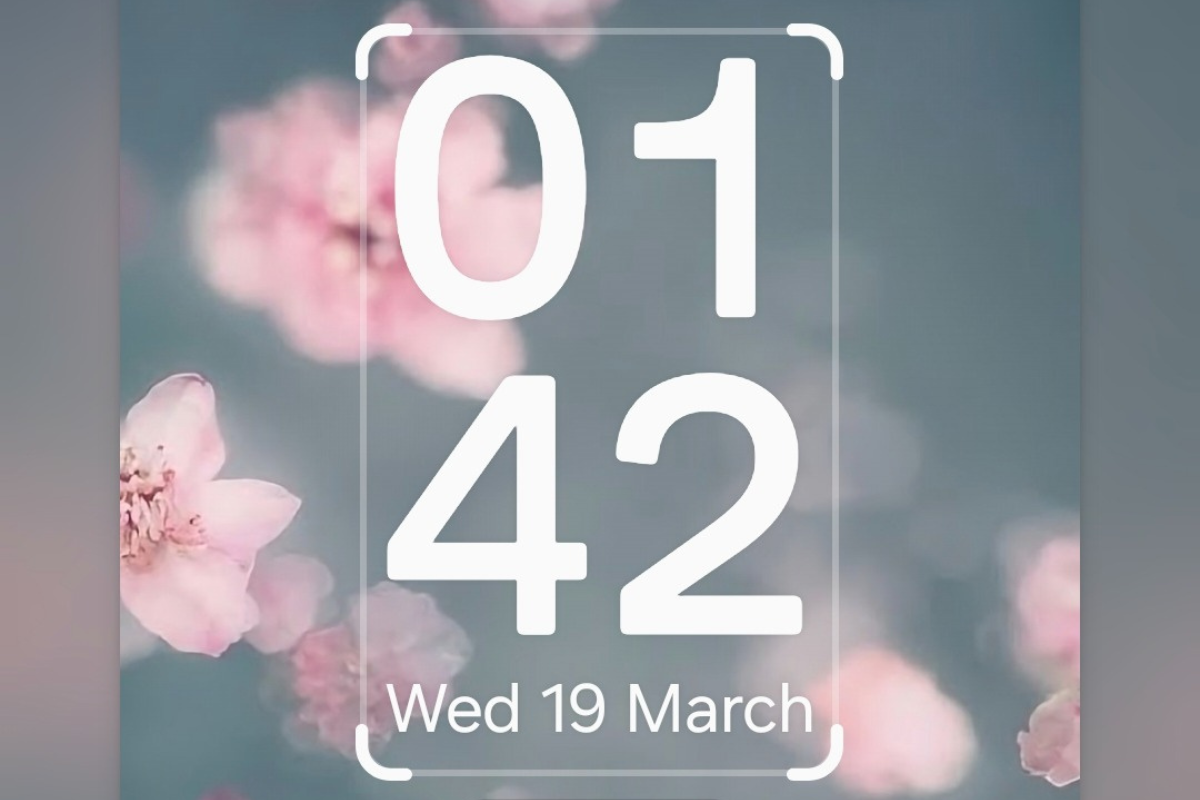 Screenshot of the lock screen clock on the Galaxy S25+ enlarged in the edit mode.