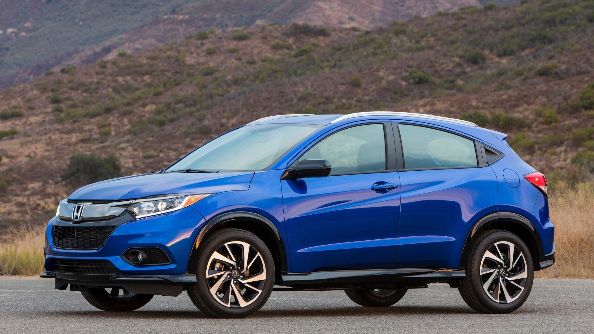 Front 3/4 shot of a 2019 Honda HR-V 