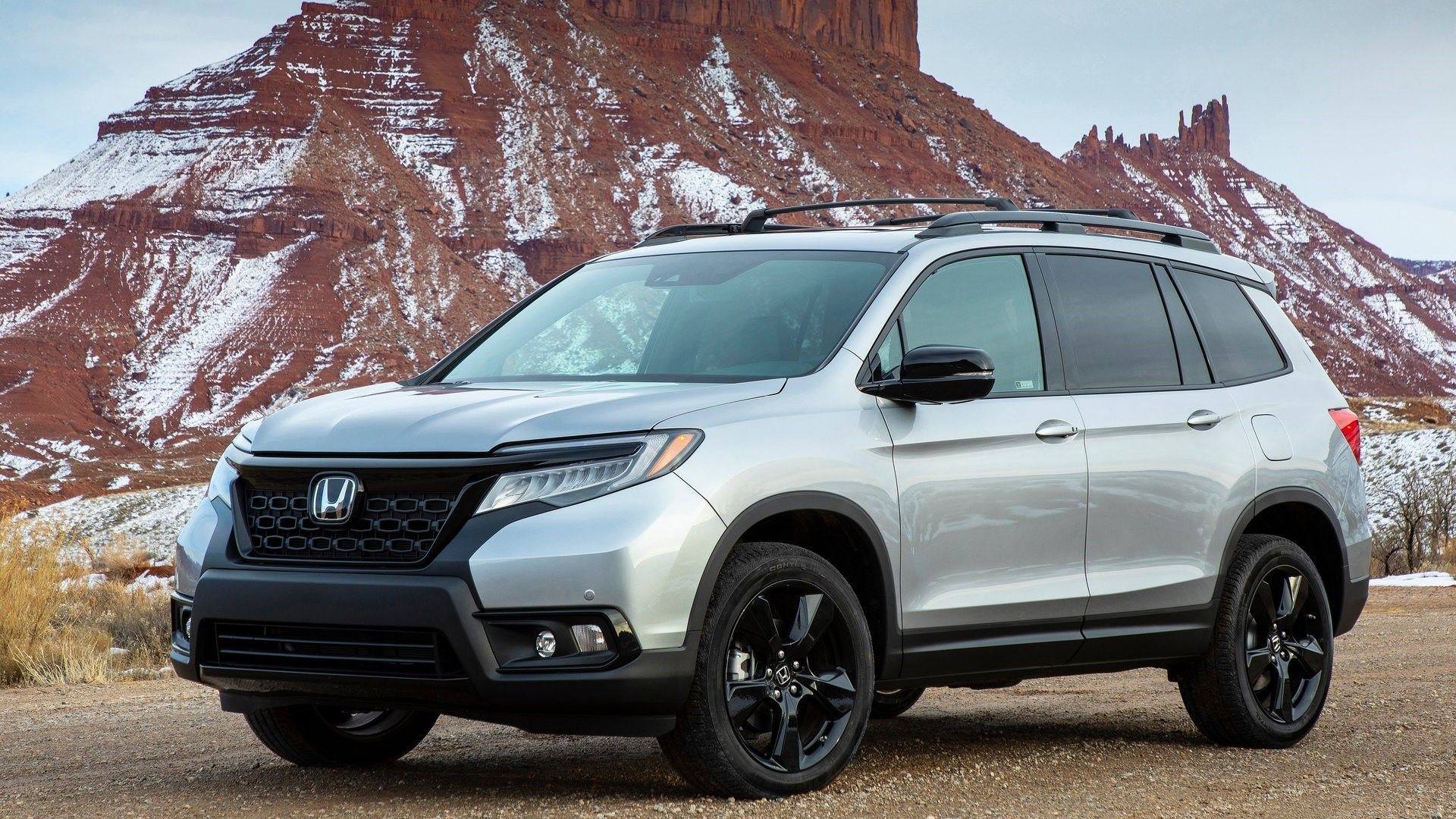 Front 3/4 shot of a 2019 Honda Passport