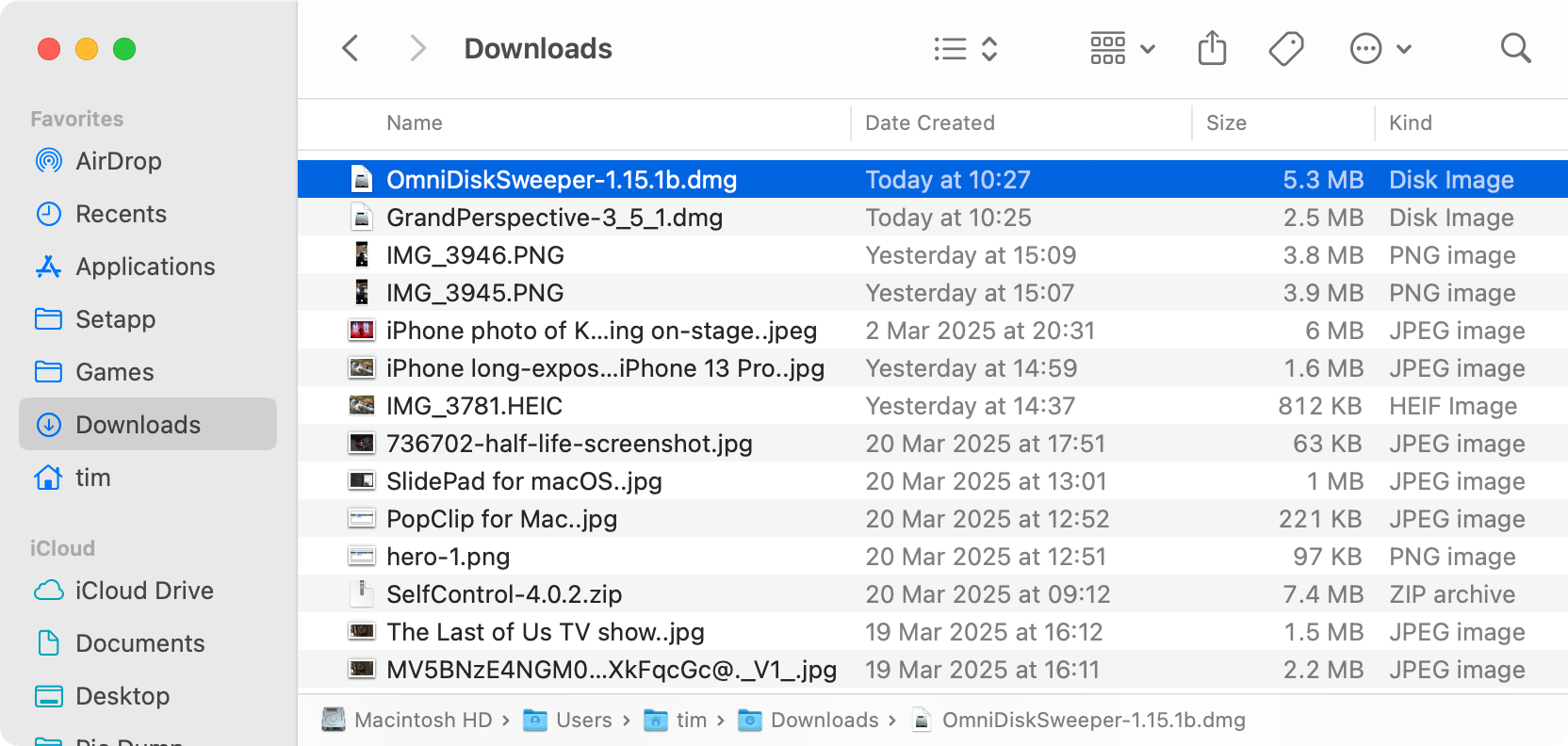 A full macOS Downloads folder.