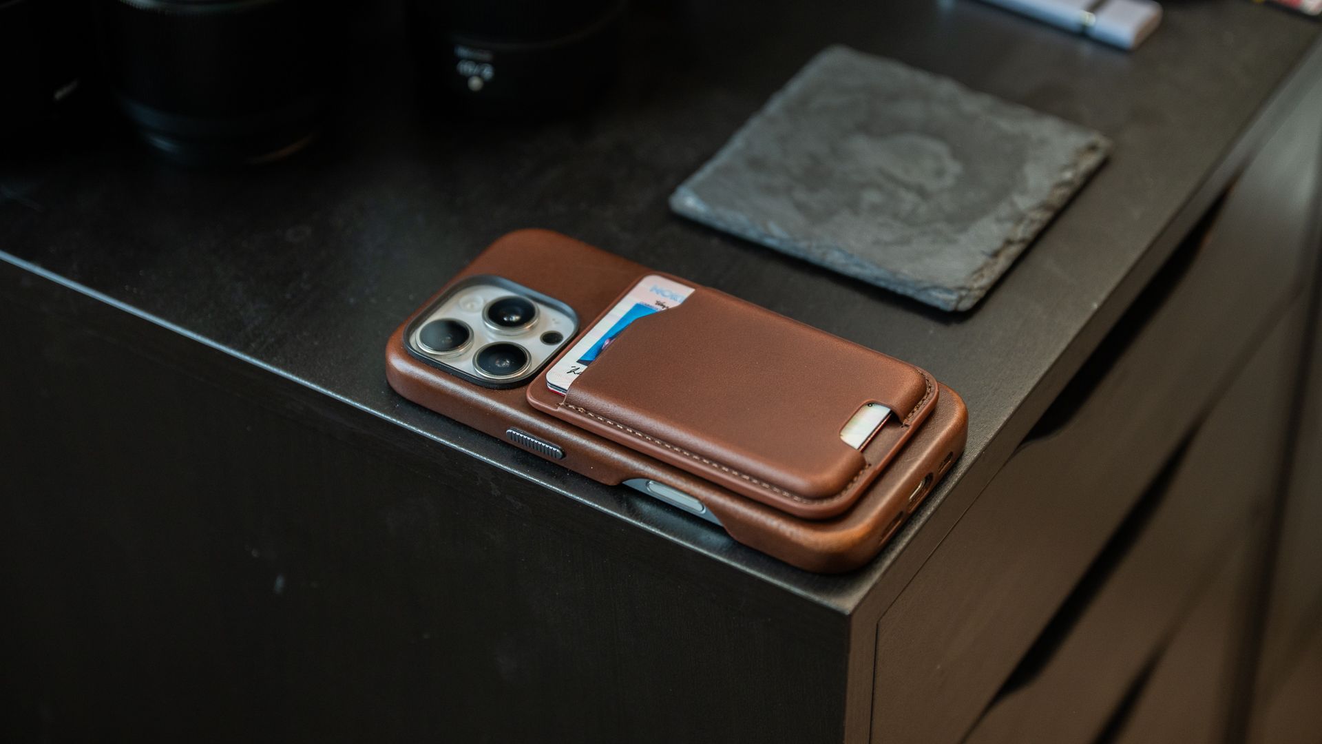 Nomad's New Leather Mag Wallet Has Find My Support