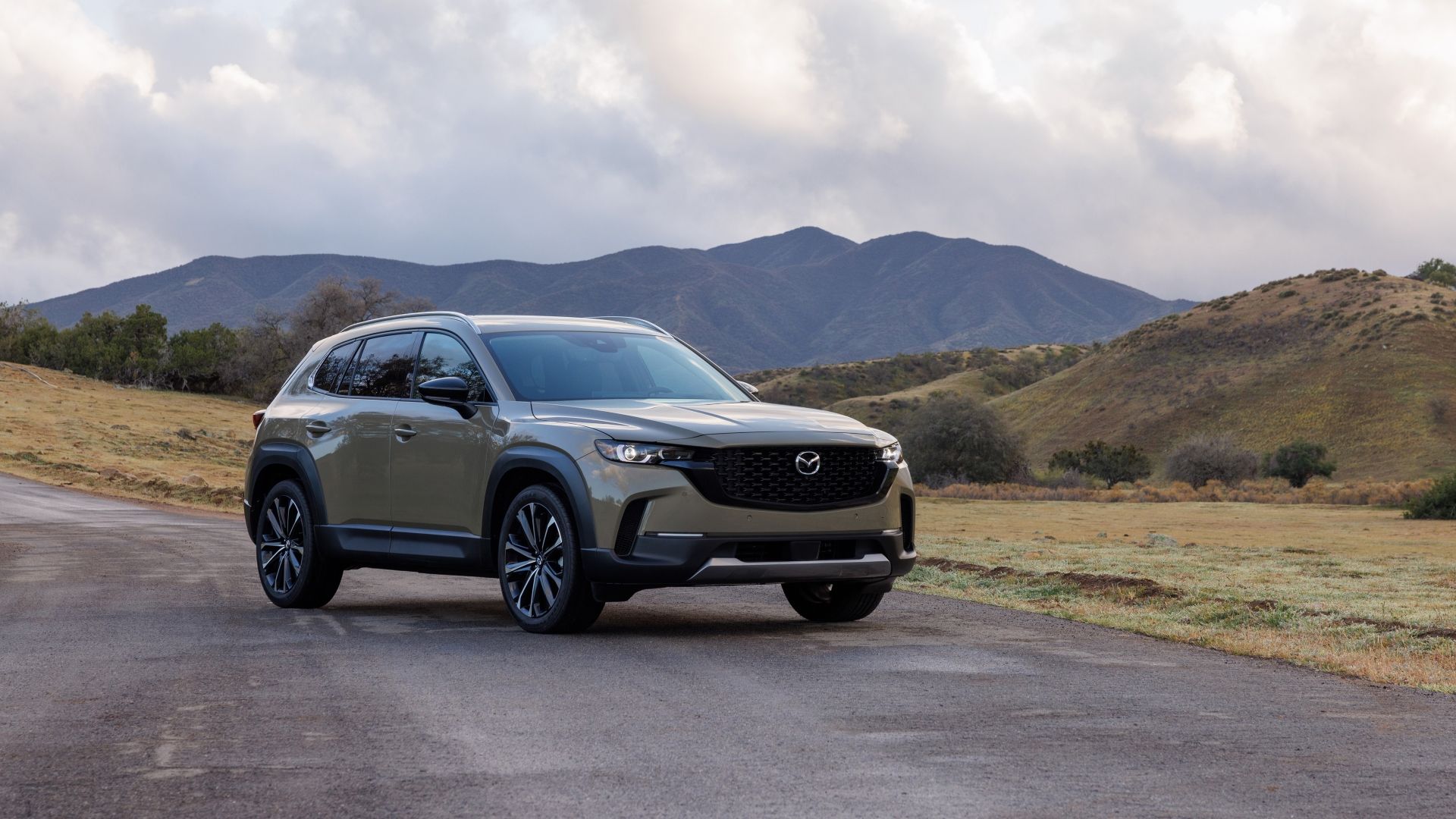 Front 3/4 shot of a 2025 Mazda CX-50