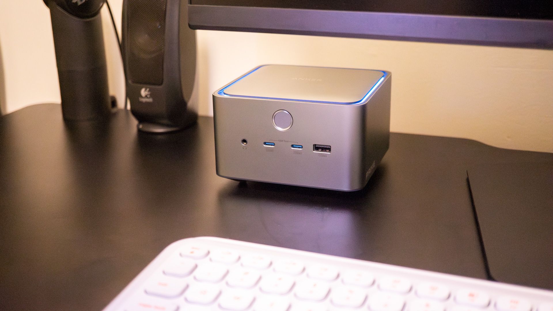 Anker dock on a desk.