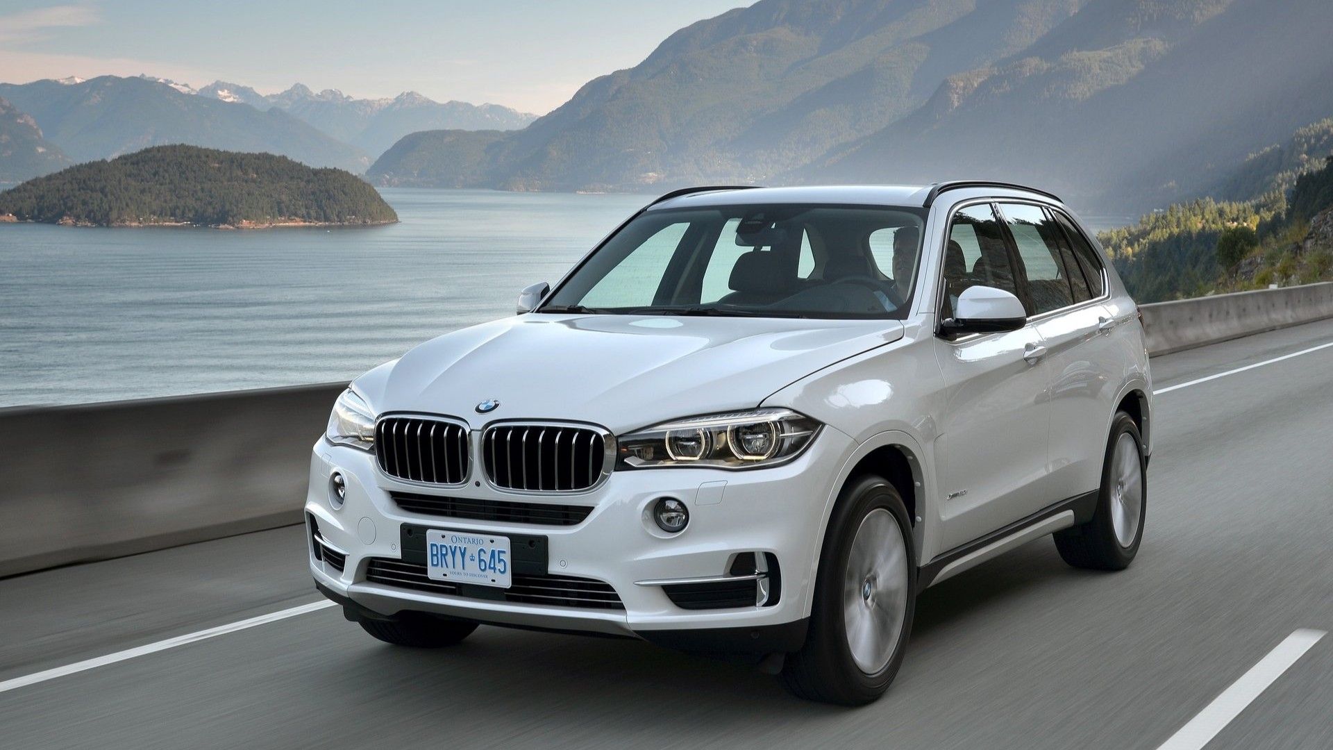 Front 3/4 action shot of a 2014 BMW X5