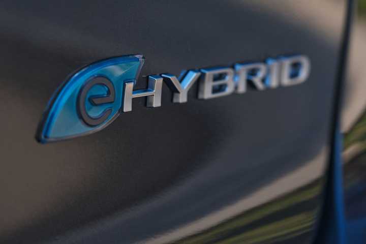 2025 Chrysler Pacifica Plug-In Hybrid badging